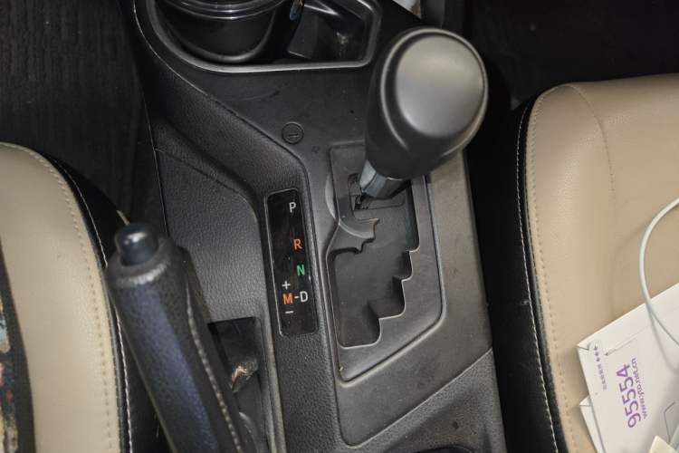 Used Toyota RAV4 2016 2.0L CVT Two-Wheel Drive Urban Edition China V Standard Gear Lever