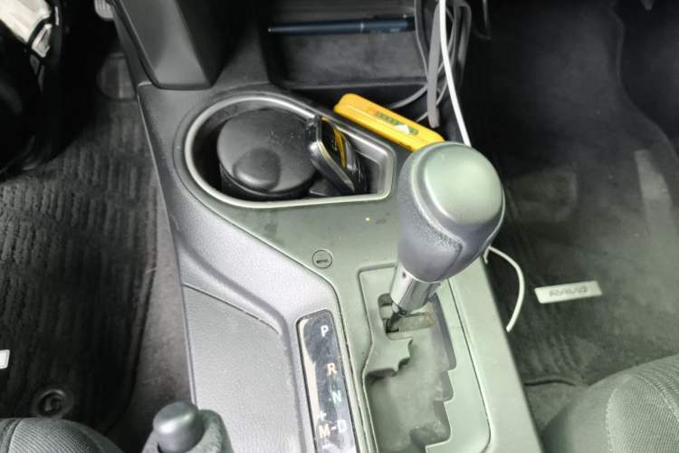 Used Toyota RAV4 2016 2.0L CVT Two-Wheel Drive Fashion Edition China V Standard Gear Lever