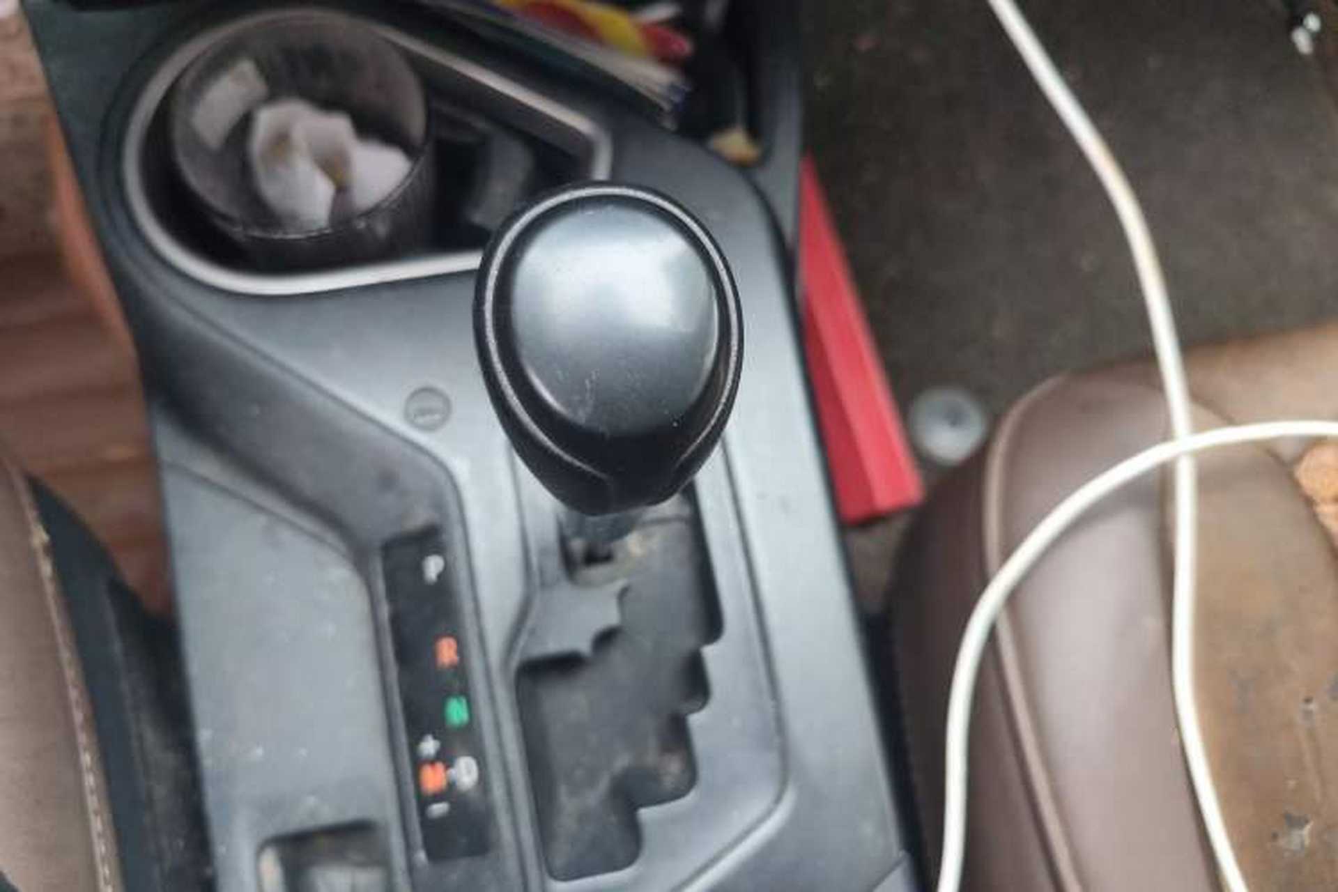 Used Toyota RAV4 2016 2.0L CVT Two-Wheel Drive Fashion Edition China V Standard Gear Lever