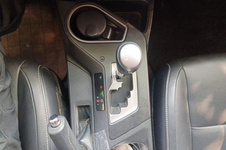 Used Toyota RAV4 2016 2.0L CVT Two-Wheel Drive Smart Edition China V Standard Gear Lever