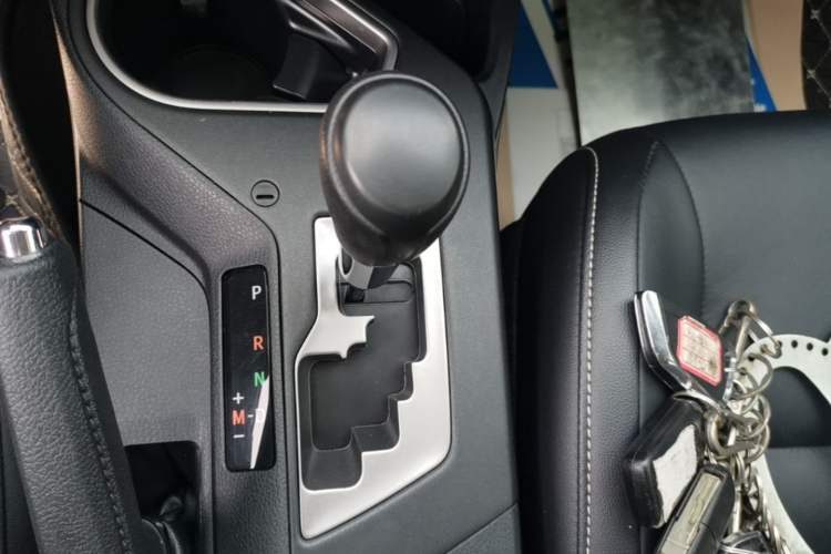 Used Toyota RAV4 2016 2.0L CVT Two-Wheel Drive Smart Edition China V Standard Gear Lever