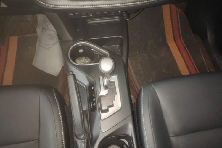 Used Toyota RAV4 2016 2.5L Automatic 4x4 Elite Edition Gear Lever