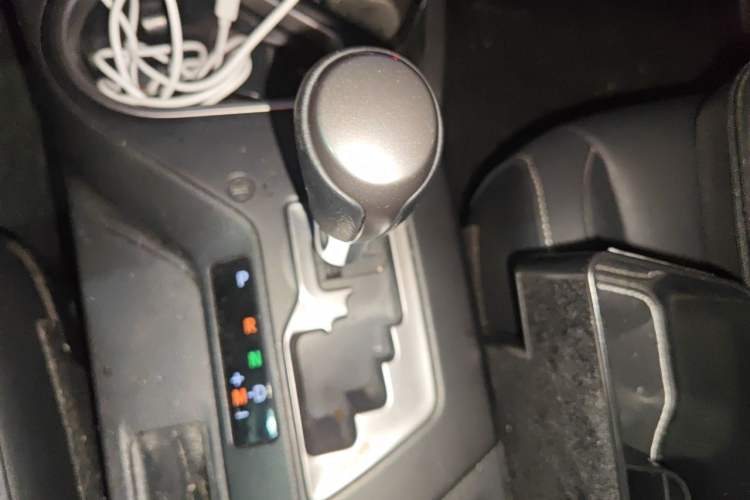 Used Toyota RAV4 2016 2.0L CVT Two-Wheel Drive Smart Edition China V Standard Gear Lever
