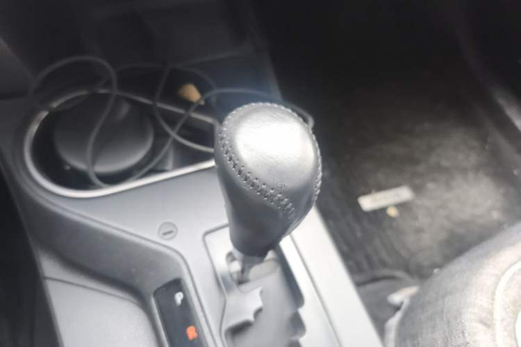 Used Toyota RAV4 2016 2.0L CVT Two-Wheel Drive Comfort Edition China V Standard Gear Lever