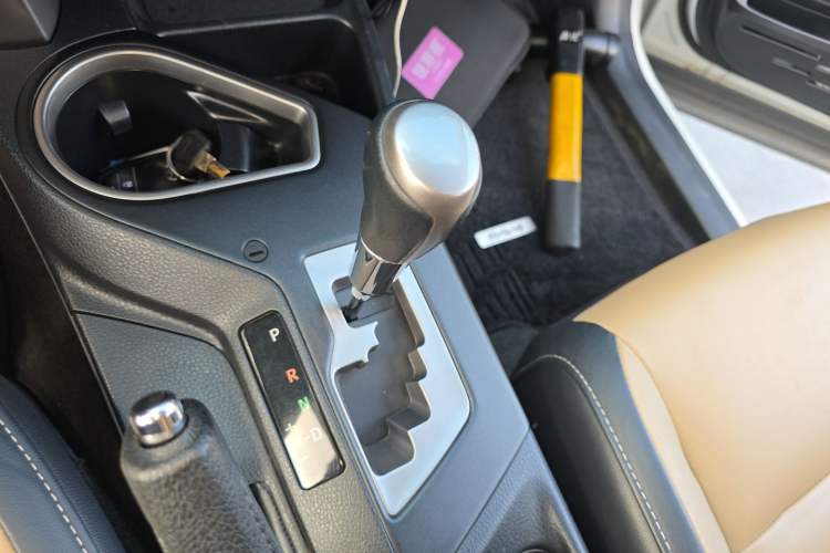 Used Toyota RAV4 2016 2.0L CVT Two-Wheel Drive Smart Edition China V Standard Gear Lever