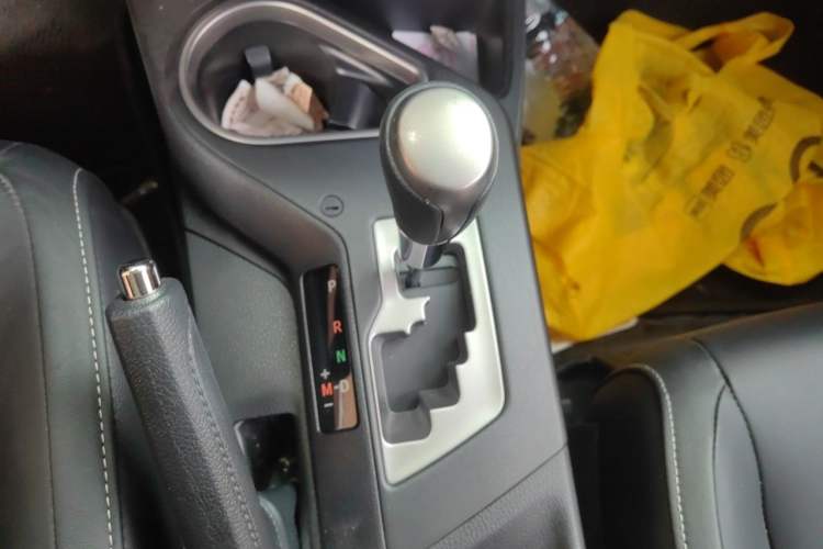 Used Toyota RAV4 2016 2.0L CVT Two-Wheel Drive Smart Edition China V Standard Gear Lever