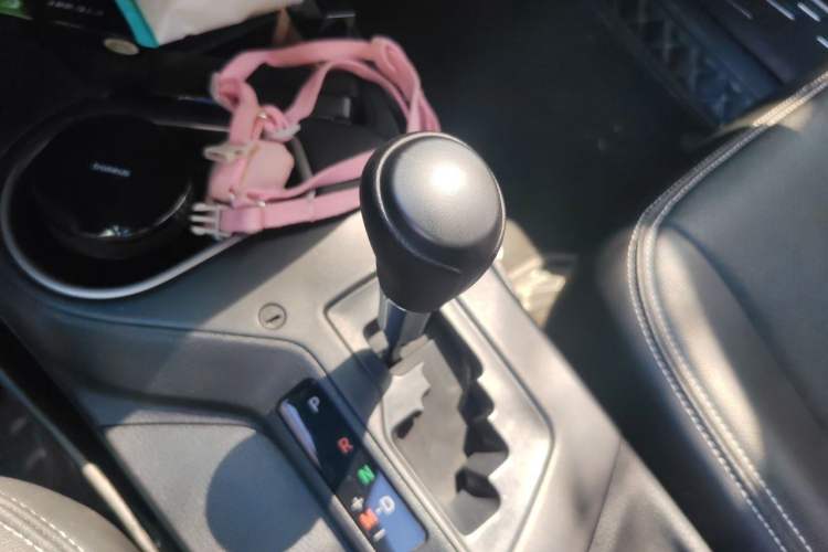 Used Toyota RAV4 2016 2.0L CVT Two-Wheel Drive Comfort Edition China V Standard Gear Lever