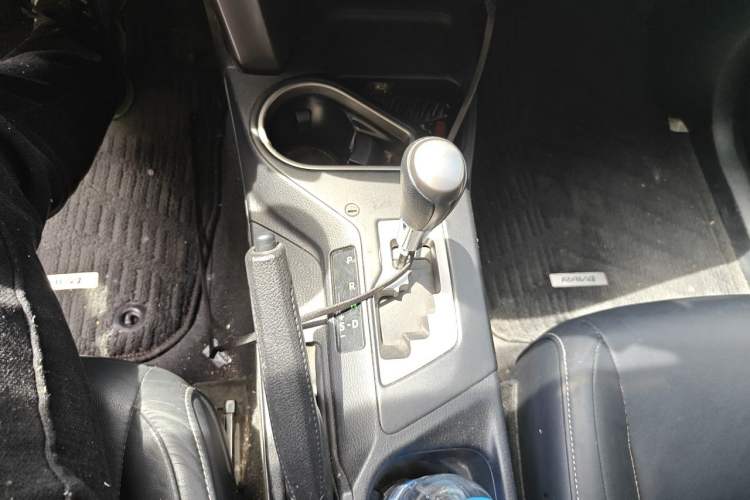Used Toyota RAV4 2016 2.5L Automatic 4x4 Elite Edition Gear Lever