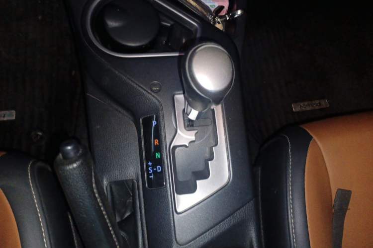 Used Toyota RAV4 2016 2.5L Automatic 4x4 Elite Edition Gear Lever