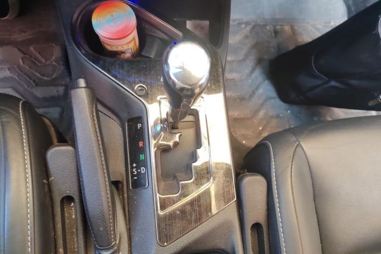 Used Toyota RAV4 2016 2.5L Automatic 4x4 Elite Edition Gear Lever