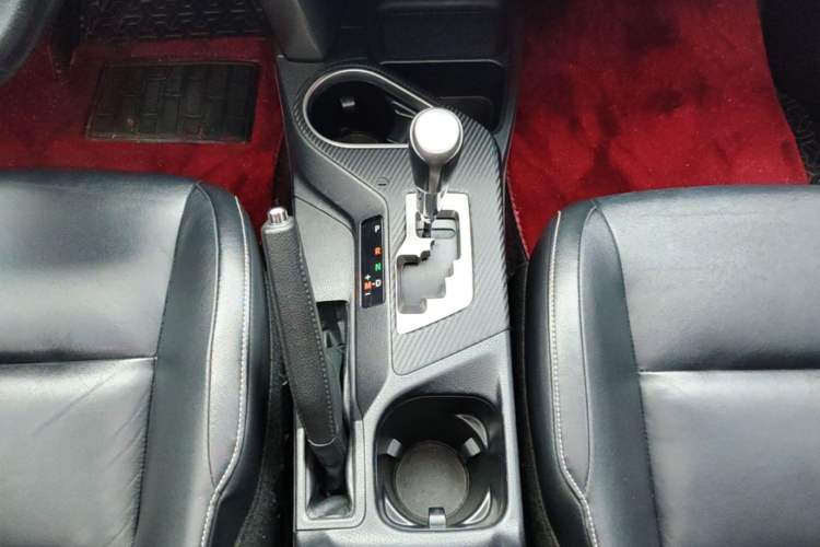Used Toyota RAV4 2016 2.0L CVT Two-Wheel Drive Smart Edition China V Standard Gear Lever