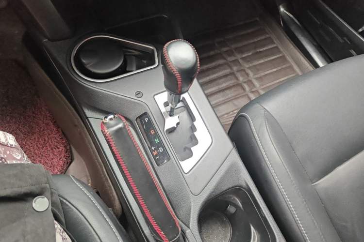 Used Toyota RAV4 2016 2.0L CVT Two-Wheel Drive Smart Edition China V Standard Gear Lever