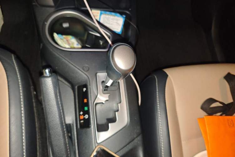 Used Toyota RAV4 2016 2.0L CVT Two-Wheel Drive Smart Edition China V Standard Gear Lever