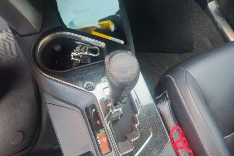 Used Toyota RAV4 2016 2.5L Automatic 4x4 Elite Edition Gear Lever