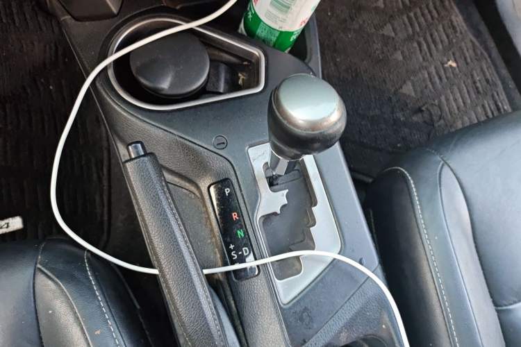 Used Toyota RAV4 2016 2.5L Automatic 4x4 Elite Edition Gear Lever