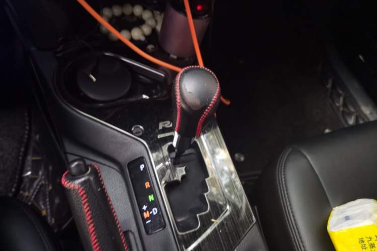 Used Toyota RAV4 2016 2.0L CVT Two-Wheel Drive Comfort Edition China V Standard Gear Lever