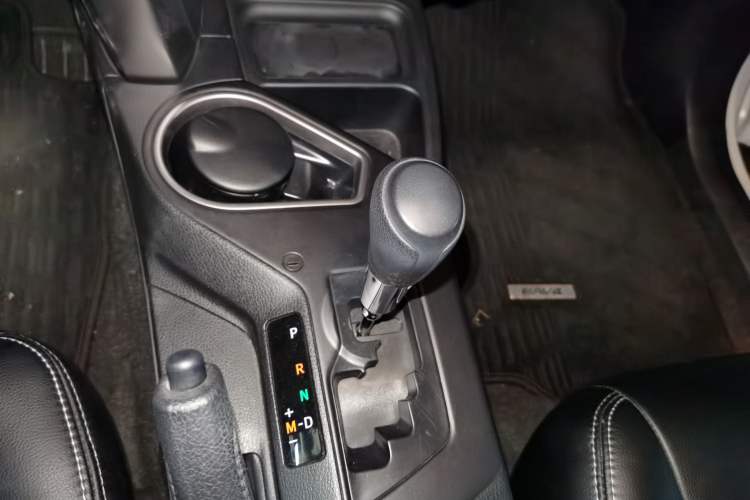 Used Toyota RAV4 2016 2.0L CVT Two-Wheel Drive Fashion Edition China V Standard Gear Lever