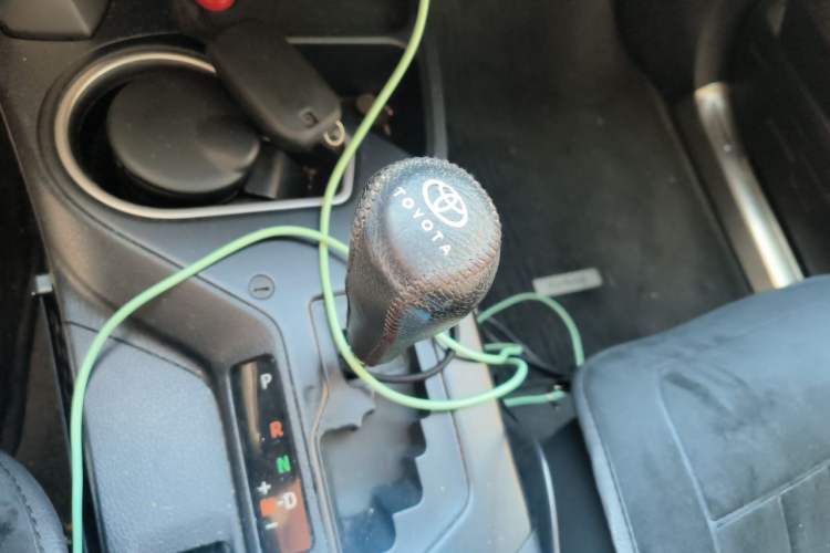 Used Toyota RAV4 2016 2.0L CVT Two-Wheel Drive Fashion Edition China V Standard Gear Lever
