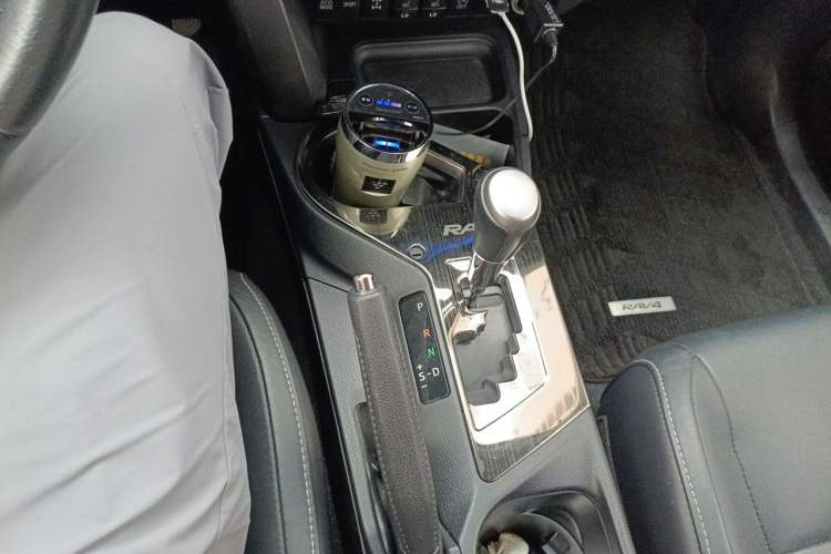 Used Toyota RAV4 2016 2.5L Automatic 4x4 Prestige Edition Gear Lever