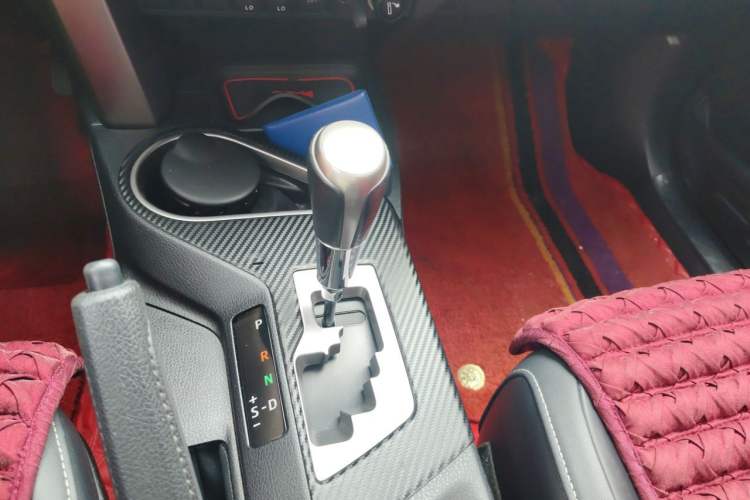 Used Toyota RAV4 2016 2.5L Automatic 4x4 Elite Edition Gear Lever