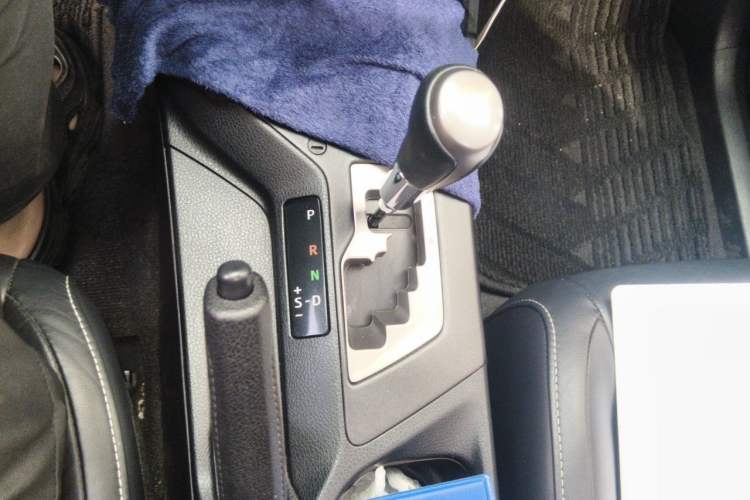 Used Toyota RAV4 2016 2.5L Automatic 4x4 Elite Edition Gear Lever