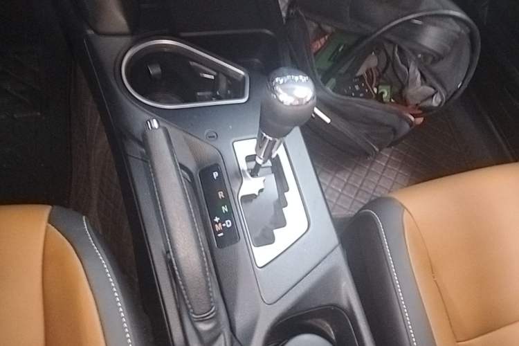 Used Toyota RAV4 2016 2.0L CVT Two-Wheel Drive Smart Edition China V Standard Gear Lever