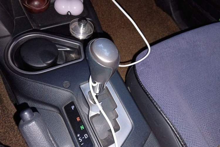 Used Toyota RAV4 2016 2.5L Automatic 4x4 Elite Edition Gear Lever