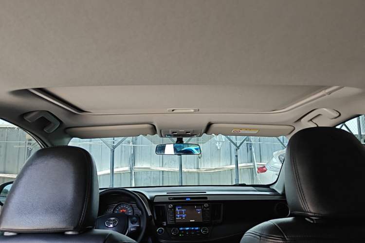 Used Toyota RAV4 2016 2.0L CVT Two-Wheel Drive Fashion Edition China V Standard Headliner