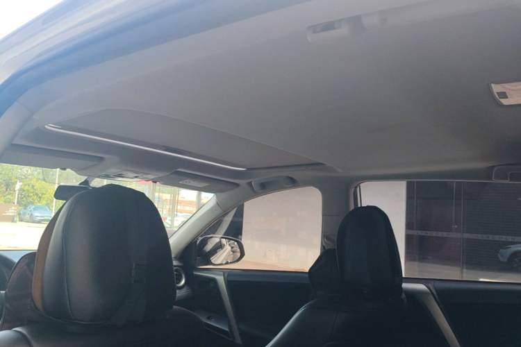 Used Toyota RAV4 2016 2.0L CVT Two-Wheel Drive Fashion Edition China V Standard Headliner