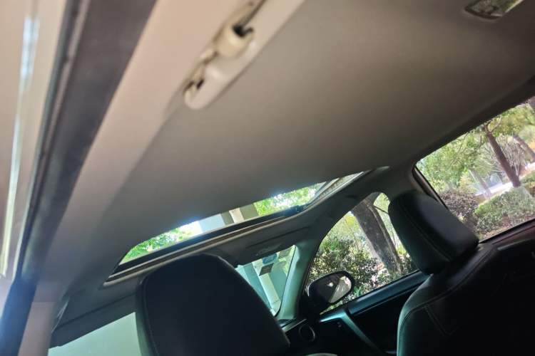 Used Toyota RAV4 2016 2.0L CVT Two-Wheel Drive Fashion Edition China V Standard Headliner