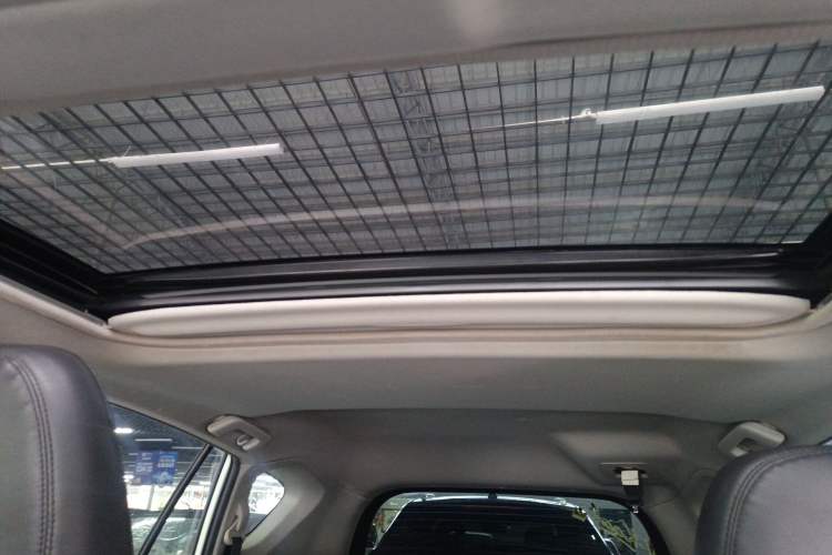 Used Toyota RAV4 2016 2.0L CVT Two-Wheel Drive Fashion Edition China V Standard Headliner