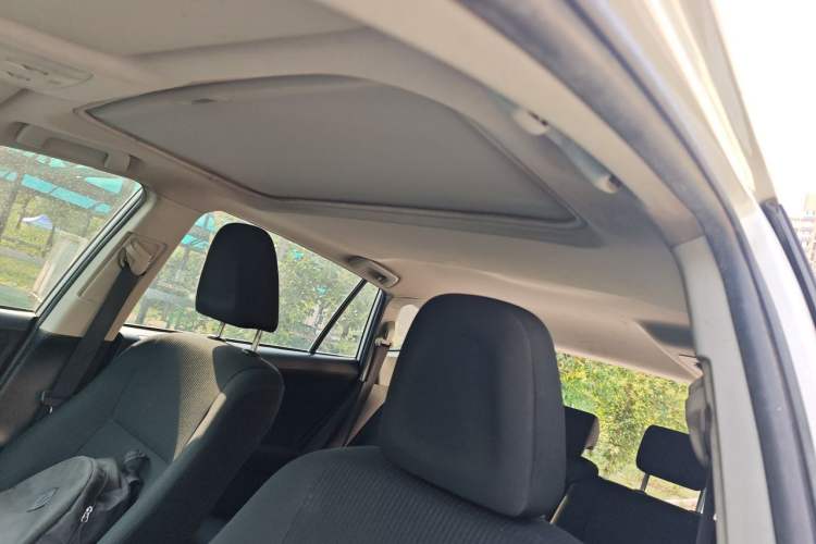 Used Toyota RAV4 2016 2.0L CVT Two-Wheel Drive Fashion Edition China V Standard Headliner