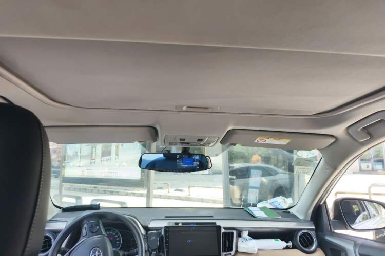 Used Toyota RAV4 2016 2.0L CVT Two-Wheel Drive Fashion Edition China V Standard Headliner