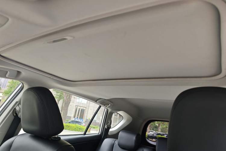 Used Toyota RAV4 2016 2.0L CVT Two-Wheel Drive Fashion Edition China V Standard Headliner