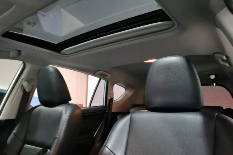 Used Toyota RAV4 2016 2.0L CVT Two-Wheel Drive Fashion Edition China V Standard Headliner