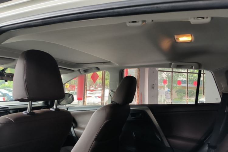 Used Toyota RAV4 2016 2.0L CVT Two-Wheel Drive Fashion Edition China V Standard Headliner
