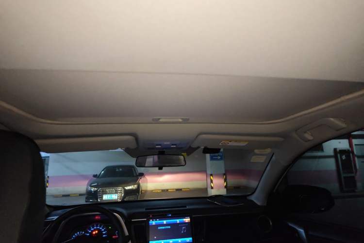 Used Toyota RAV4 2016 2.0L CVT Two-Wheel Drive Fashion Edition China V Standard Headliner