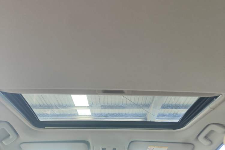 Used Toyota RAV4 2016 2.0L CVT Two-Wheel Drive Fashion Edition China V Standard Headliner