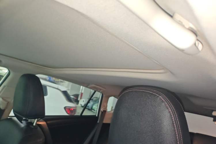Used Toyota RAV4 2016 2.0L CVT Two-Wheel Drive Fashion Edition China V Standard Headliner