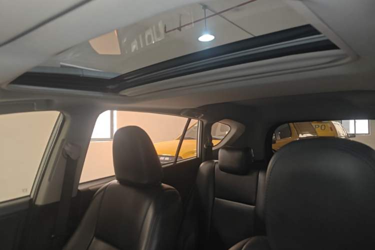 Used Toyota RAV4 2016 2.0L CVT Two-Wheel Drive Fashion Edition China V Standard Headliner