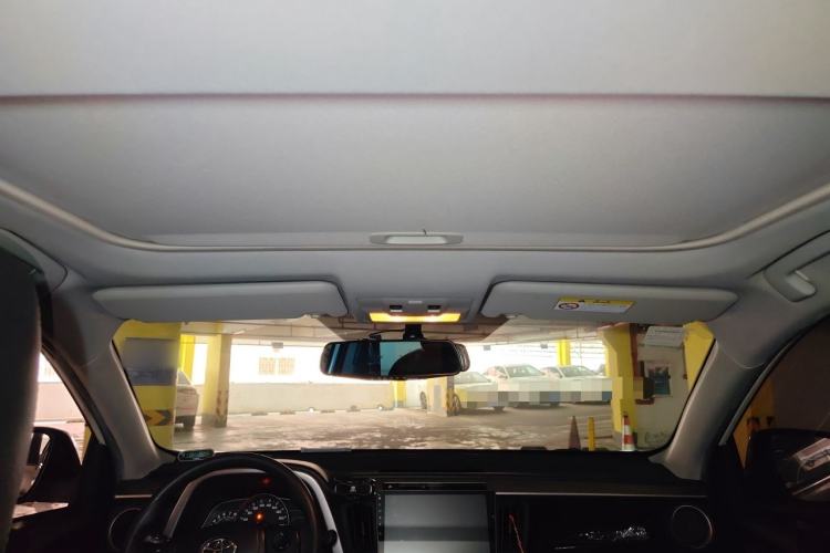 Used Toyota RAV4 2016 2.0L CVT Two-Wheel Drive Fashion Edition China V Standard Headliner