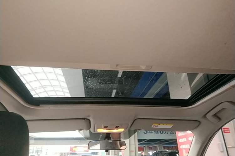 Used Toyota RAV4 2016 2.0L CVT Two-Wheel Drive Fashion Edition China V Standard Headliner