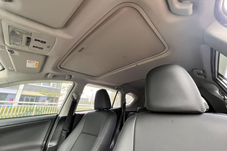 Used Toyota RAV4 2016 2.0L CVT Two-Wheel Drive Fashion Edition China V Standard Headliner