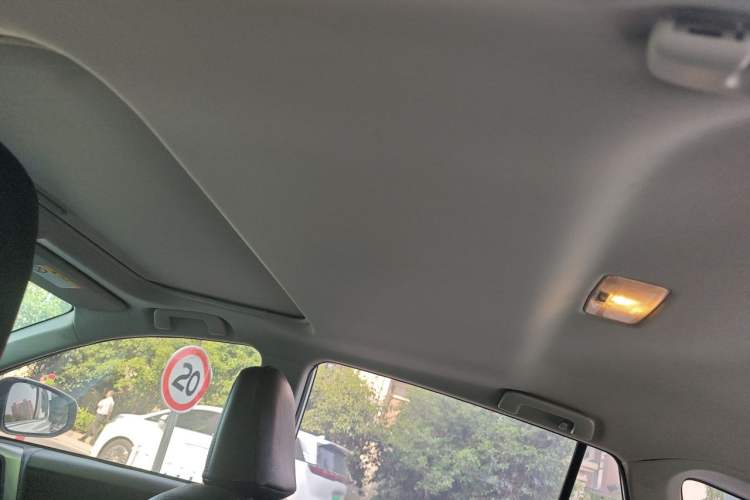 Used Toyota RAV4 2016 2.0L CVT Two-Wheel Drive Fashion Edition China V Standard Headliner