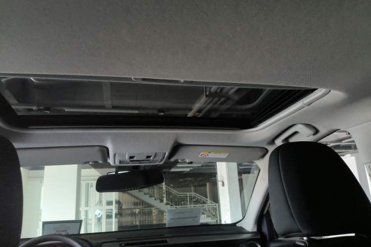 Used Toyota RAV4 2016 2.0L CVT Two-Wheel Drive Fashion Edition China V Standard Headliner