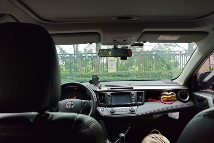 Used Toyota RAV4 2016 2.0L CVT Two-Wheel Drive Fashion Edition China V Standard Headliner