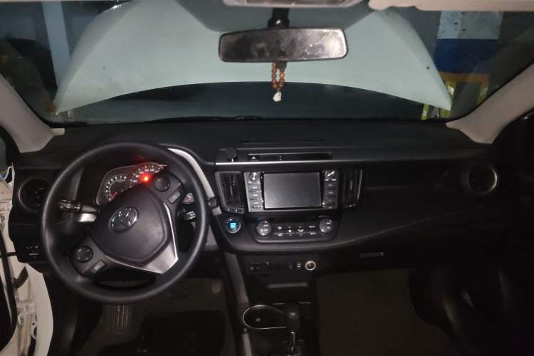 Used Toyota RAV4 2016 2.0L CVT Two-Wheel Drive Fashion Edition China V Standard Headliner