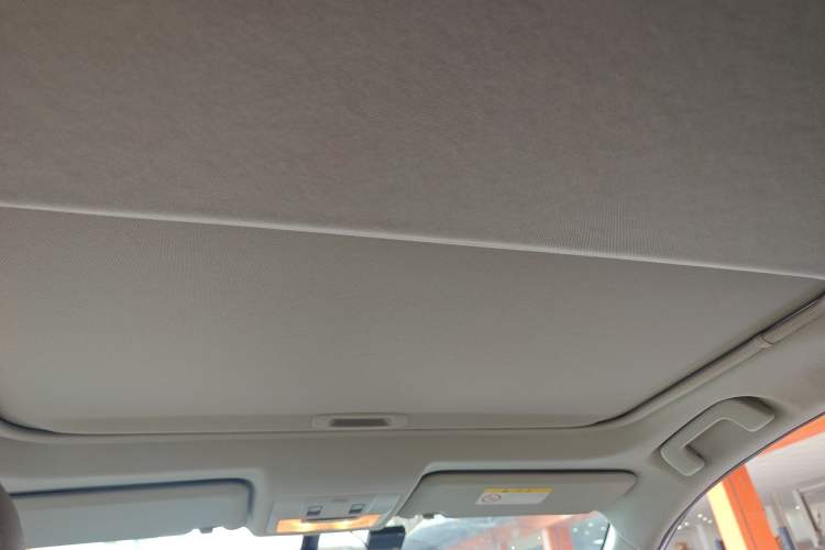 Used Toyota RAV4 2016 2.0L CVT Two-Wheel Drive Fashion Edition China V Standard Headliner