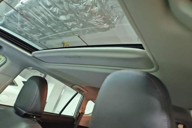 Used Toyota RAV4 2016 2.0L CVT Two-Wheel Drive Fashion Edition China V Standard Headliner