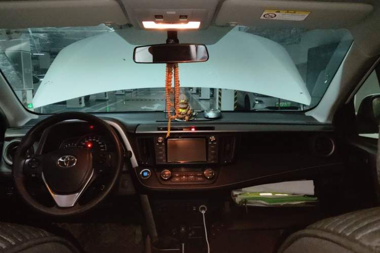 Used Toyota RAV4 2016 2.0L CVT Two-Wheel Drive Fashion Edition China V Standard Headliner